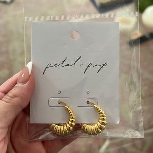 Gold scalloped Petal and Pup hoop earrings
